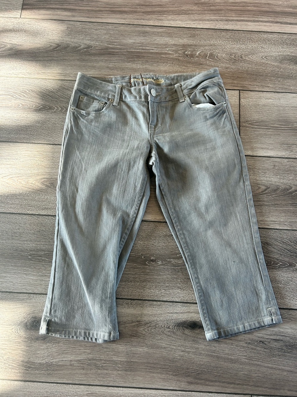 American Eagle Women's Gray Jean Capris Size 8
